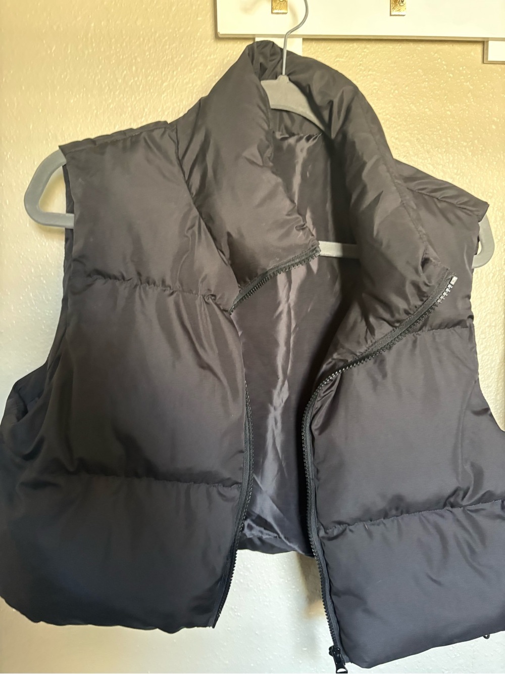 Black Puffer Vest - Sleeveless Quilted Jacket